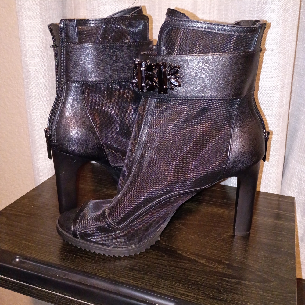 Elegant Black Heeled Boots